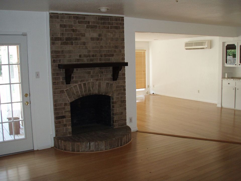 1st image of 2914 Mayfair Dr