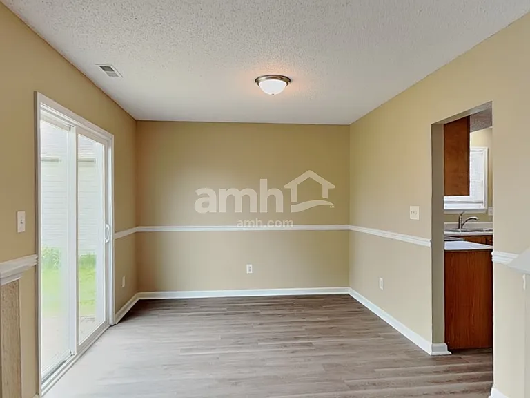 635 Cloverfield Ln — Photo 6