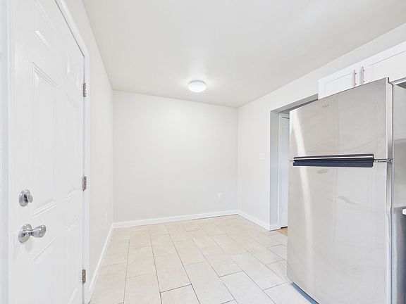 3rd image of 2000 Lamb Ave APT A