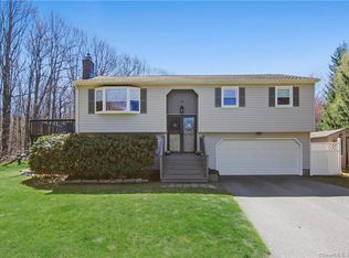 11 Maheu Dr, Burlington, CT 06013