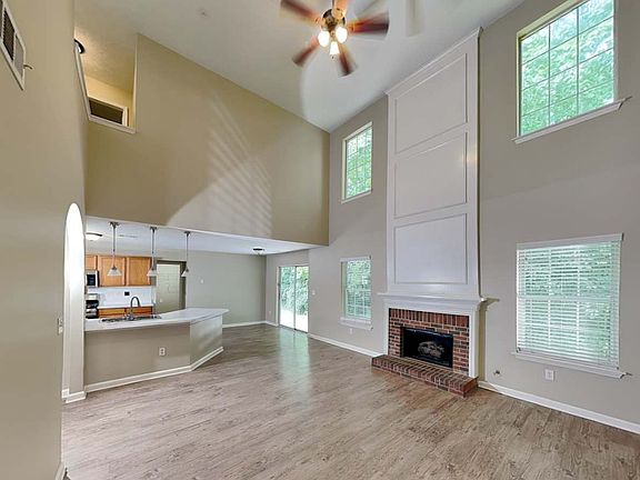 4th image of 932 Gaynor Ave