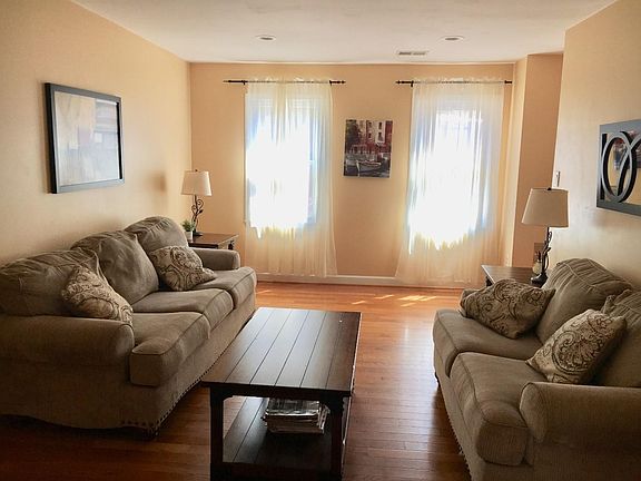 2nd image of 18 Ingleside Ct