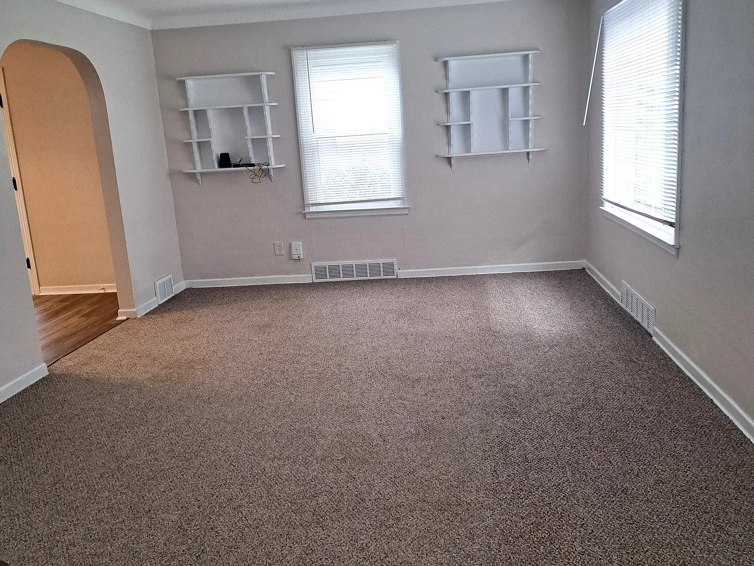 2 bed, 1152 sqft, $1,300 — Photo 3