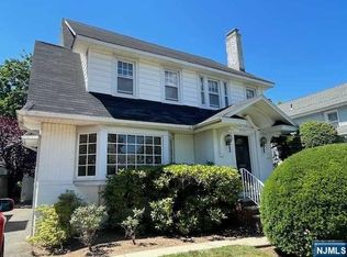 910 Queen Anne Rd, Teaneck, NJ 07666