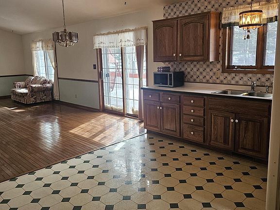 4th image of 4368 Wildwood Dr