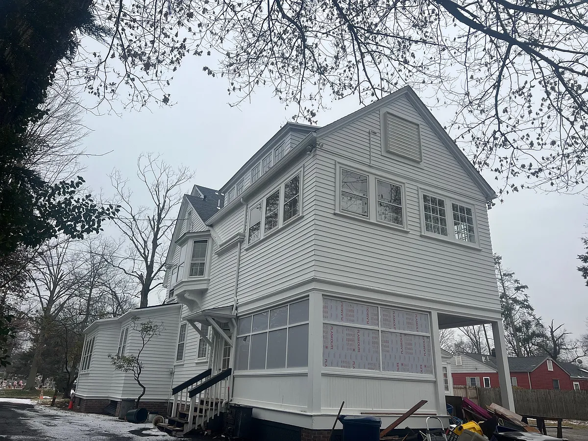Building Photo - 740 W 8th St