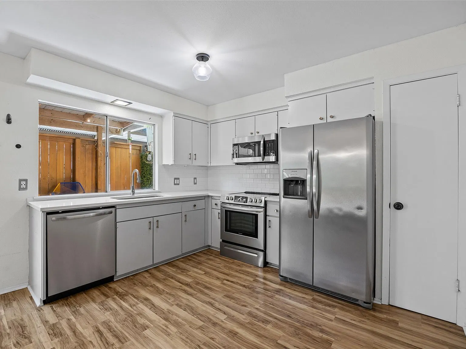 3 bed, 2.5 bath, 1452 sqft, $2,195 — Photo 4