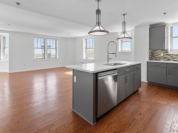 2nd image of 525 W Lafayette Blvd Unit 14D
