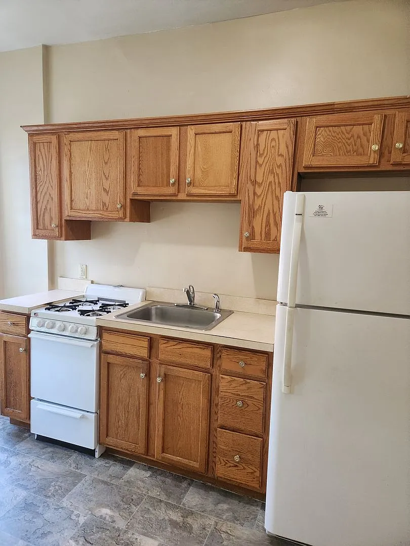 chv-002 ; 530 High Street — Photo 2