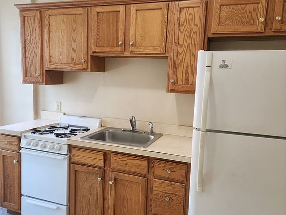 2nd image of 530 High St APT 2