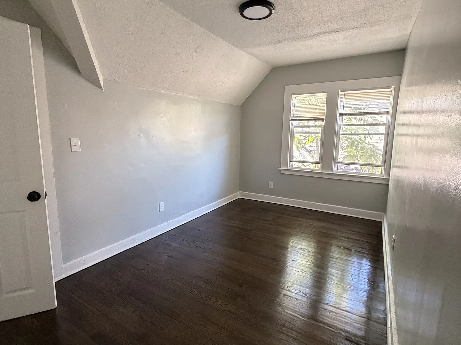 3 bed, 982 sqft, $1,800 — Photo 2