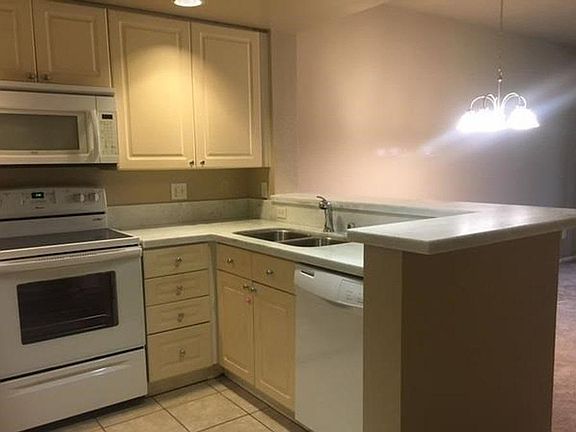 3rd image of 1303 Cabrillo Ave