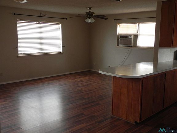 4th image of 1465 E Park Ave