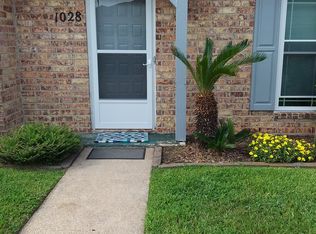 1028 Sunmeadow Dr, Beaumont, TX 77706