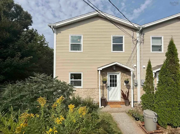 707 Pleasant St, Dartmouth, NS B2W 1A8