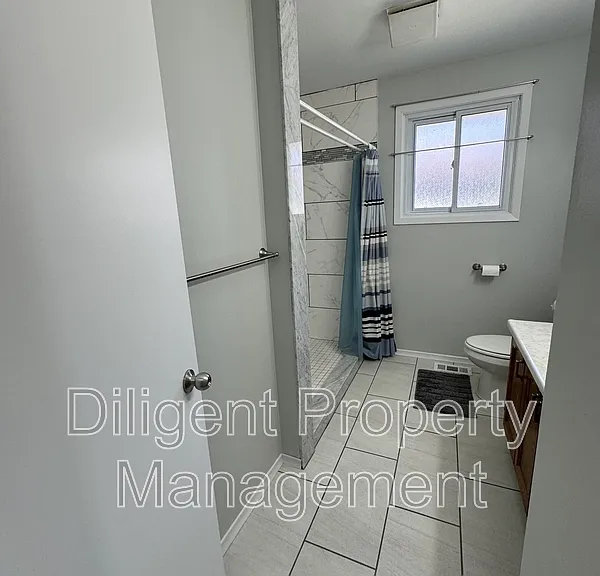 581 Barnes Cres #6 — Photo 14
