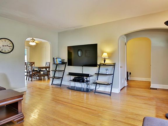 3rd image of 2305 Hawthorne Ave
