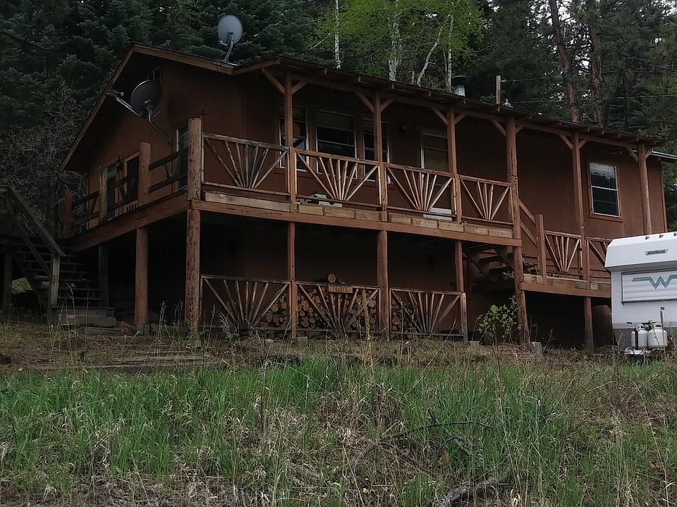 1st image of 24 E Meadow Ln