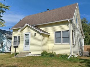2427 S 14th St, Clinton, IA 52732