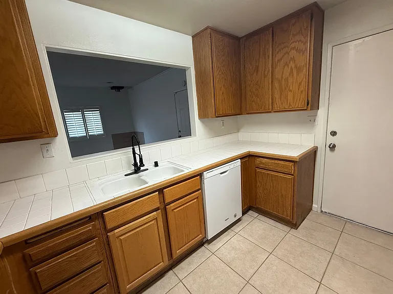 15191 Farmington Ct — Photo 15