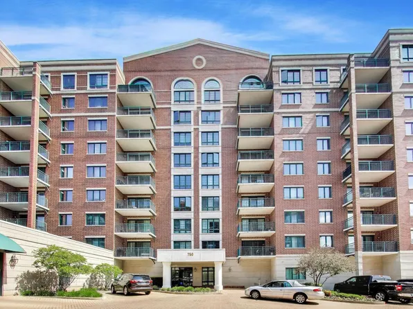 750 Pearson St APT 407, Des Plaines, IL 60016