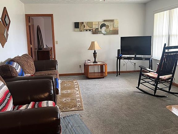 4th image of 323 Venture Ln