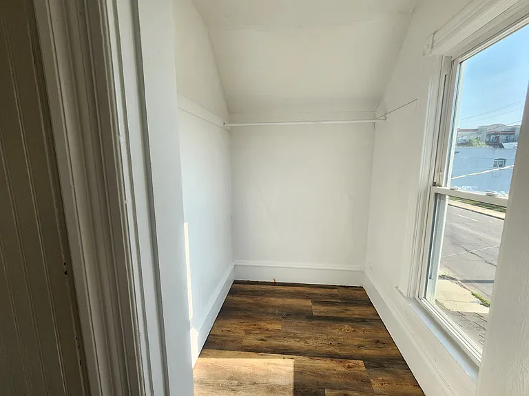 1913 University Ave NE — Photo 25