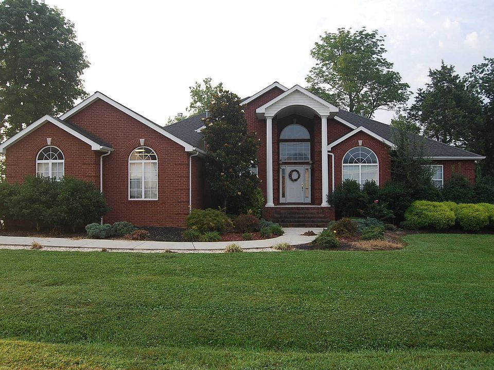 2nd image of 203 Magnolia Ln