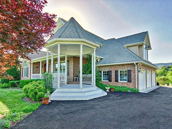 3rd image of 715 Lee Ln