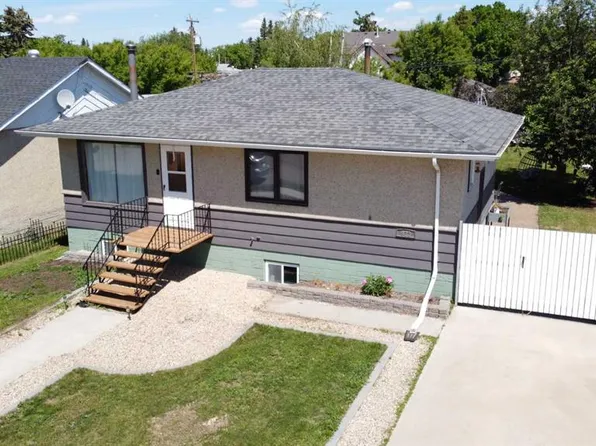 922 S 5th Ave, Wainwright, AB T9W 1C7