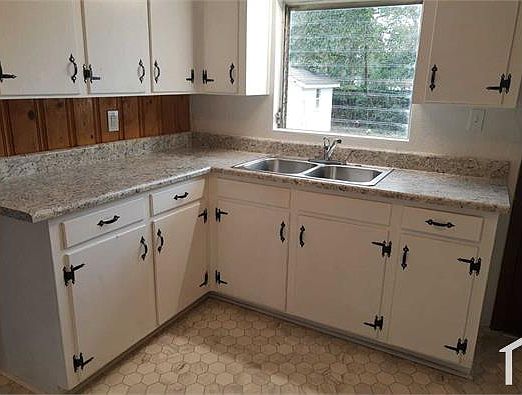 5th image of 4112 W Belmont St