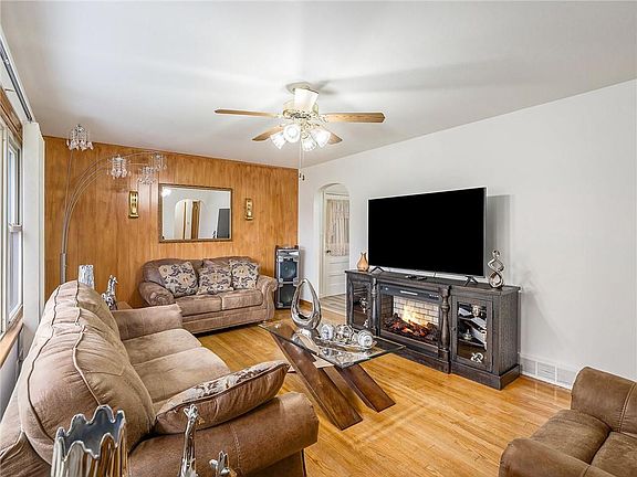5th image of 9919 E 38th St