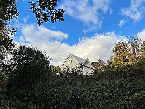 House coming up driveway 