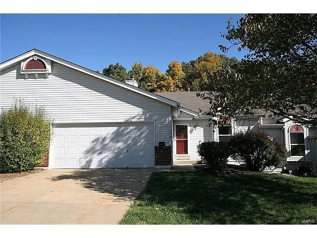 1558 Lienemann Dr photo 1