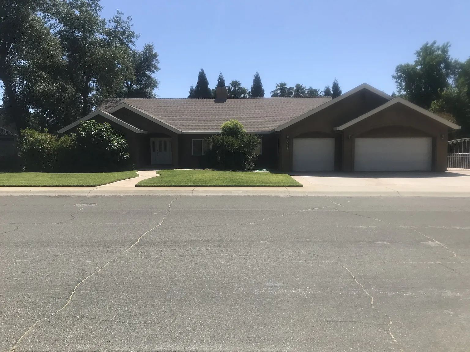 3 bed, 2552 sqft, $2,800 — Photo 1