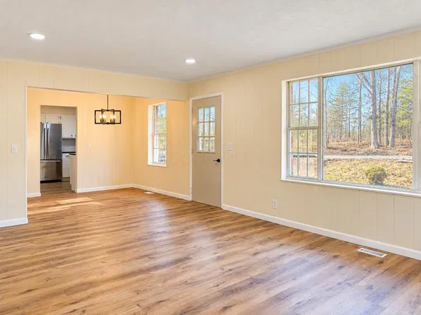 254 Riggenbach Hill Rd, Marietta, OH 45750