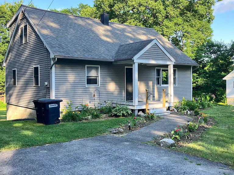 79 Locust Grove Rd — Photo 2