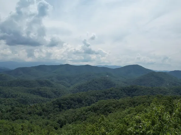 117 E Settlers View Ln, Sevierville, TN 37862