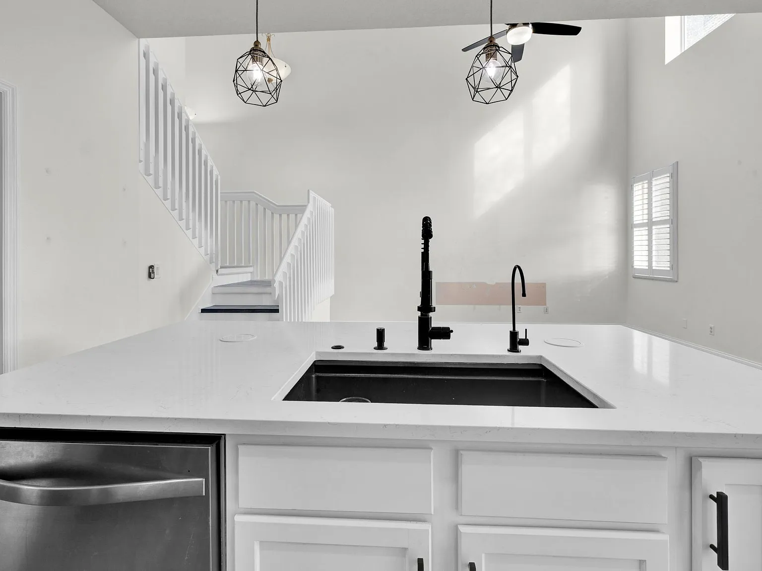 3 bed, 2.5 bath, 1473 sqft, $2,525 — Photo 3