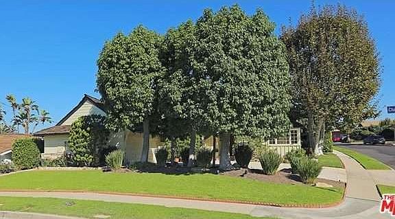 2nd image of 2940 Club Dr