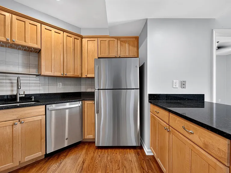 531-533 Jefferson St #6 — Photo 7