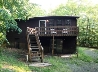 208 White Pine Dr, Pocono Lake, PA 18347