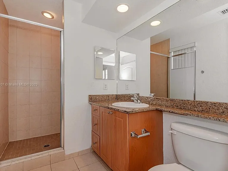 207 NE 4th Ct — Photo 13