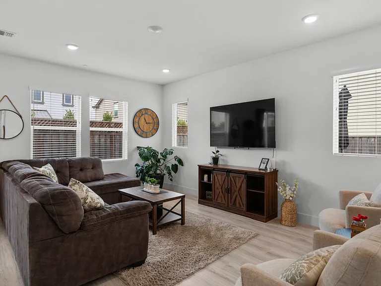 6083 Oak Leaf Pl — Photo 2