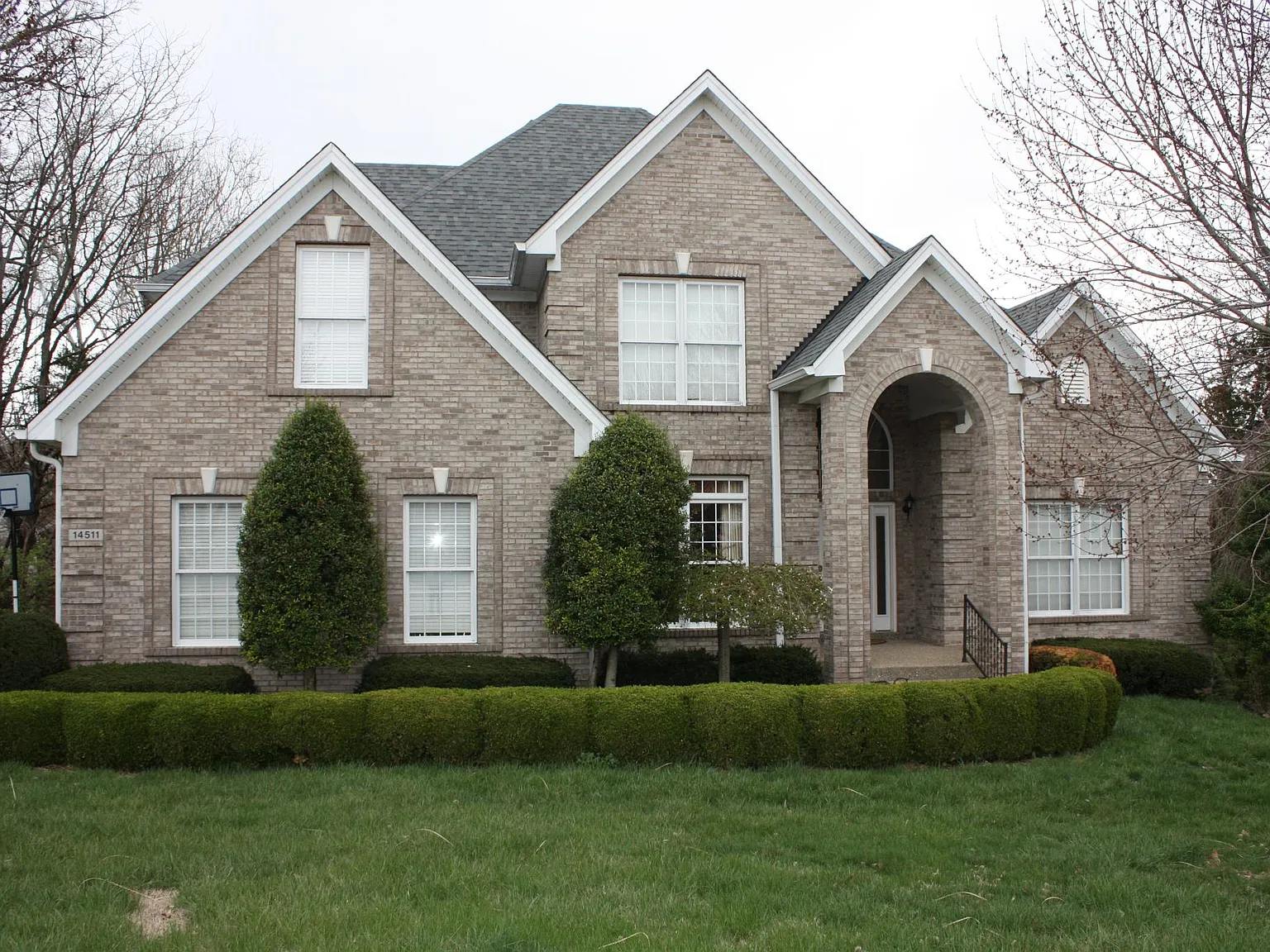 5 bed, 2.5 bath, 3800 sqft, $3,400 — Photo 1