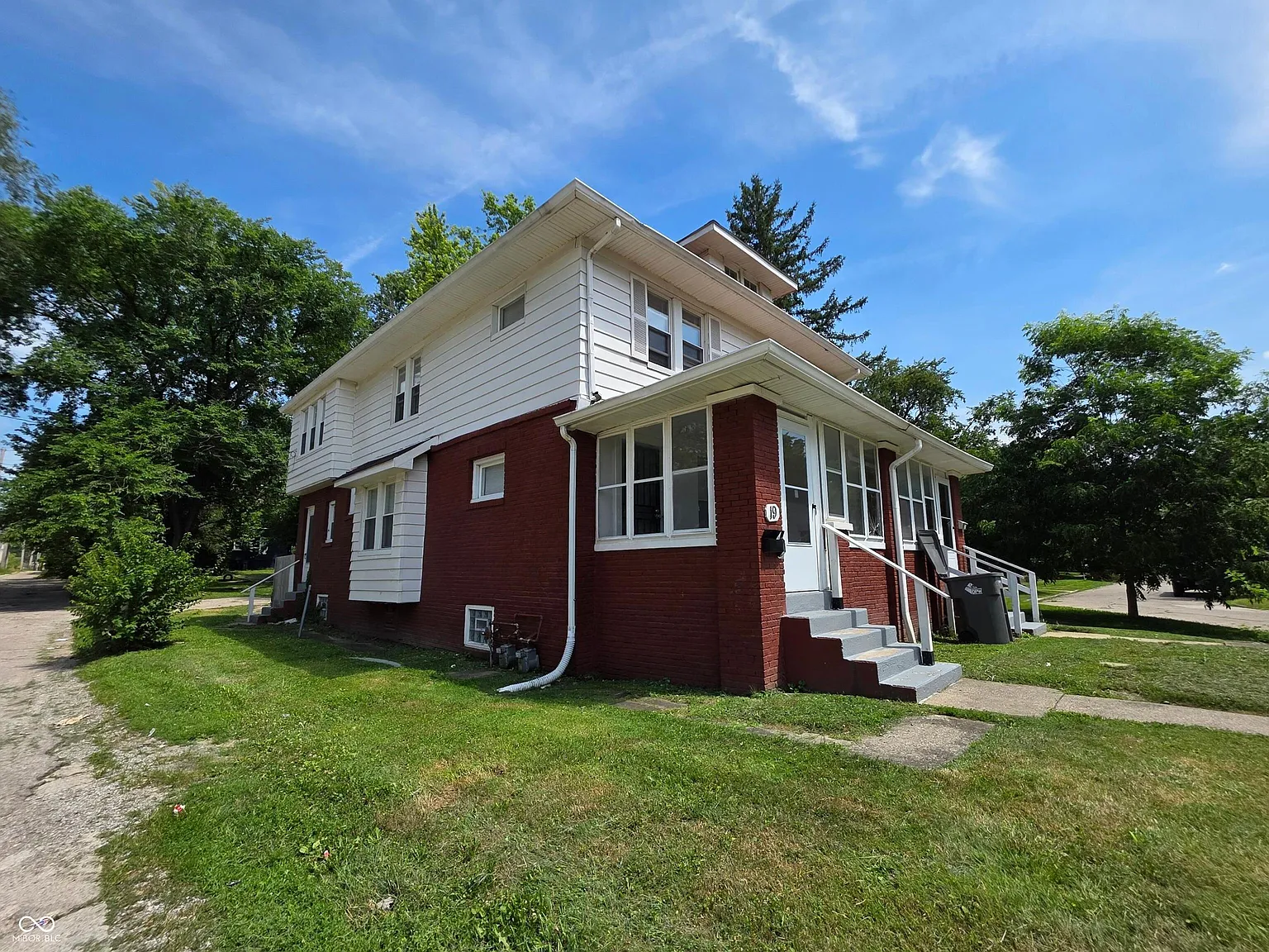 3 bed, 1.0 bath, 1196 sqft, $1,200 — Photo 2