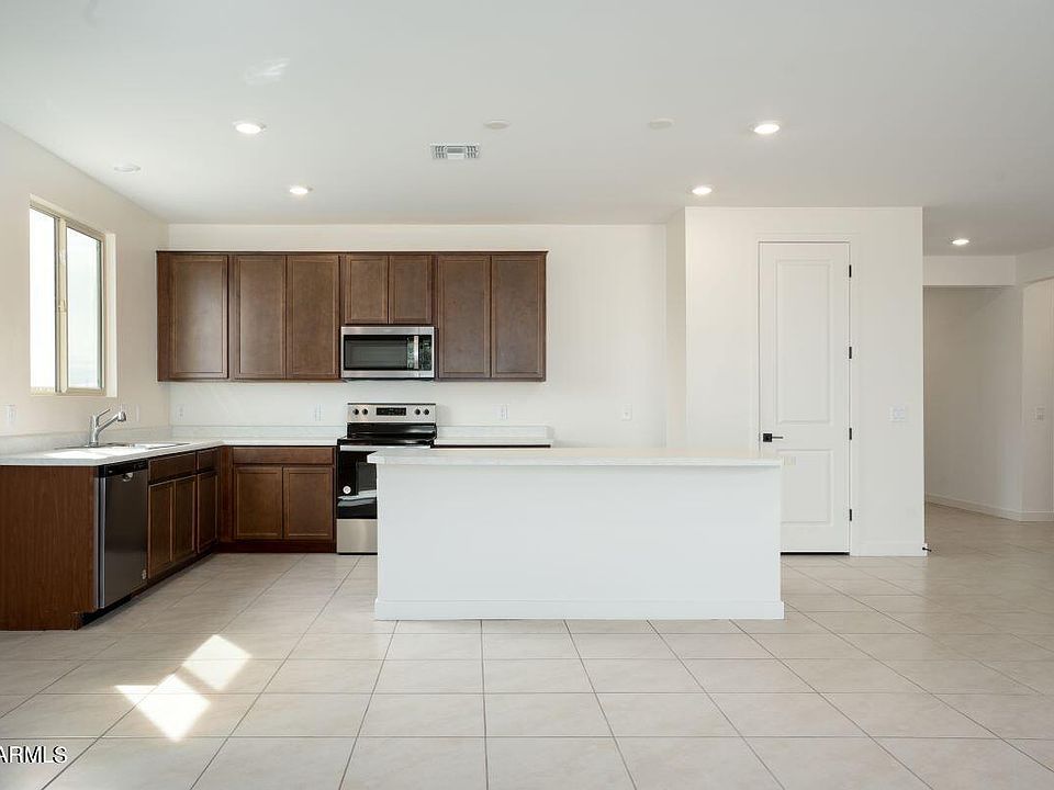 1st image of 1440 E LINDA Drive