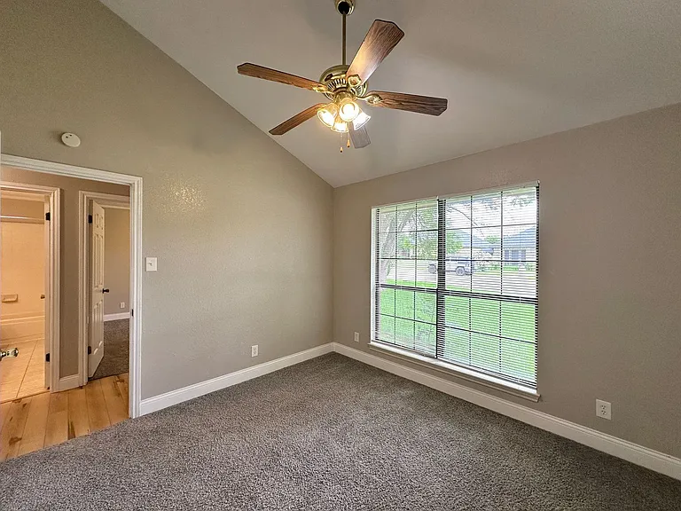 1818 Diana Ln — Photo 33