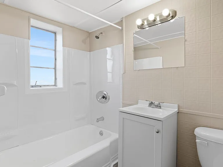617 W Riverview Ave — Photo 4