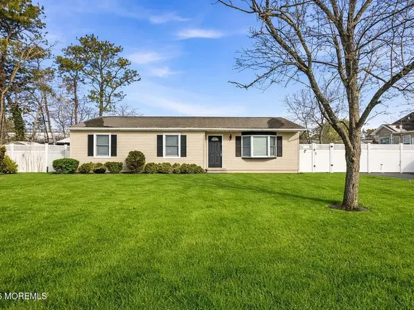 1033 Birmingham Ave, Toms River, NJ 08757